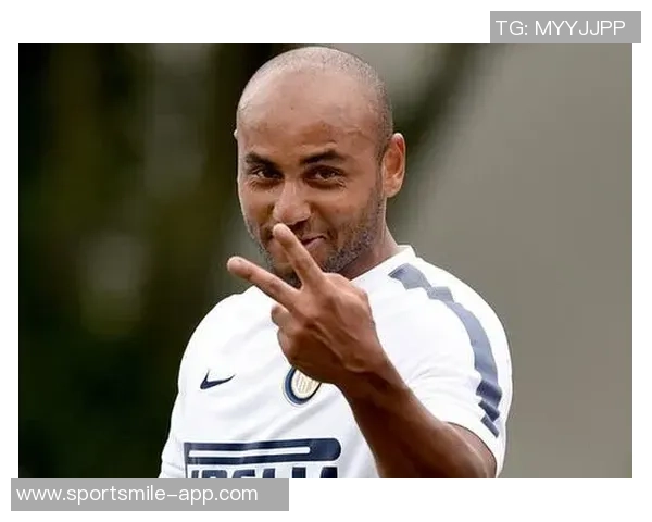 国米球探现场考察小罗比尼奥将与其经纪人进行深入洽谈